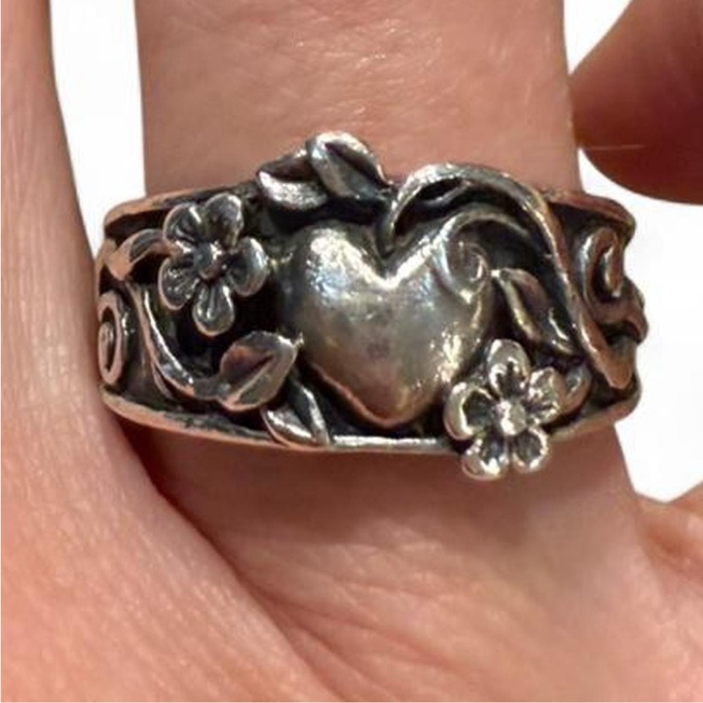 James Avery Sterling Silver Heart & Vine Band Ring – Retired Style – Size 6